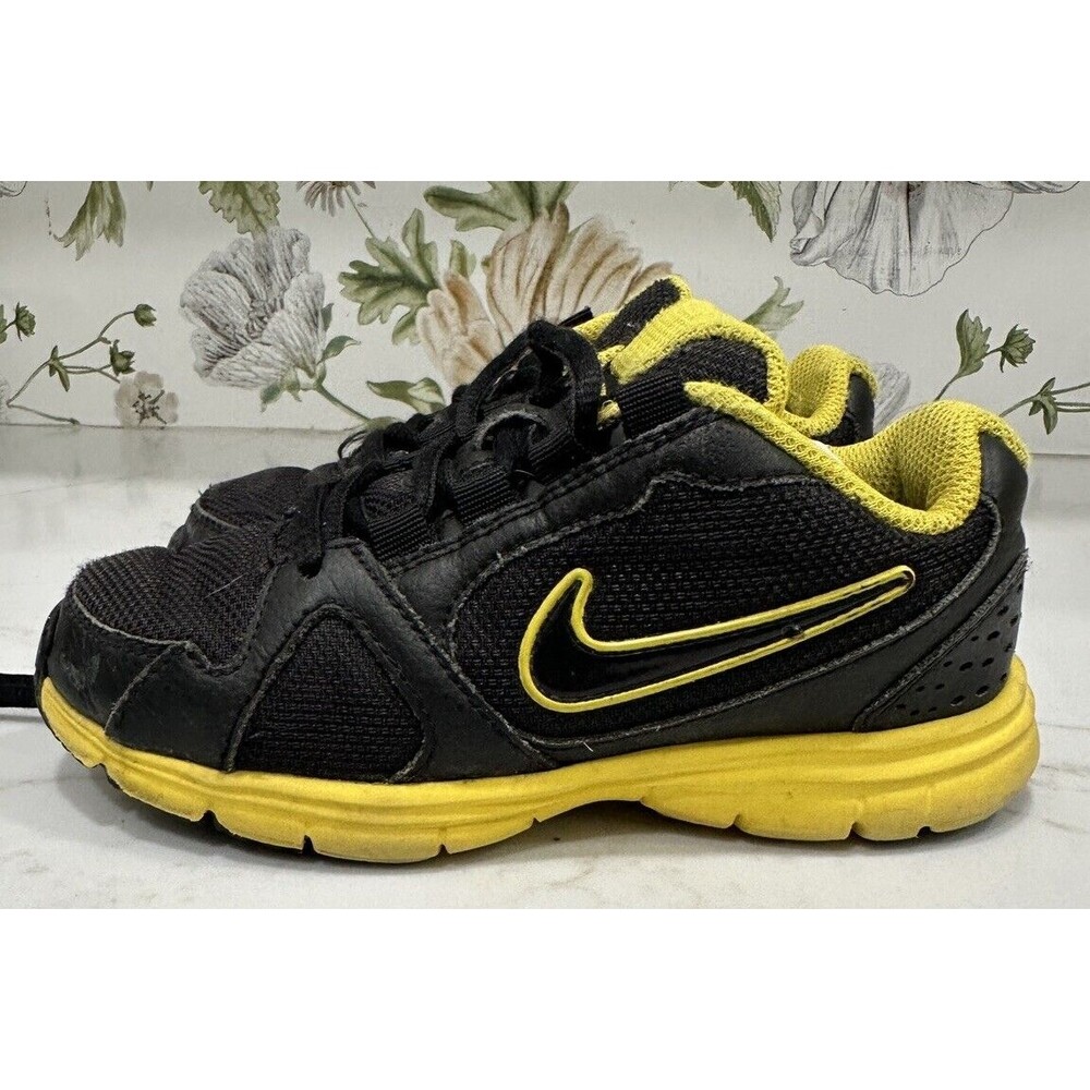 NIKE Kids ENDURANCE TRAINER Lace Sneakers Tennis Shoes Black Yellow Size 11.5 - Picture 3 of 7